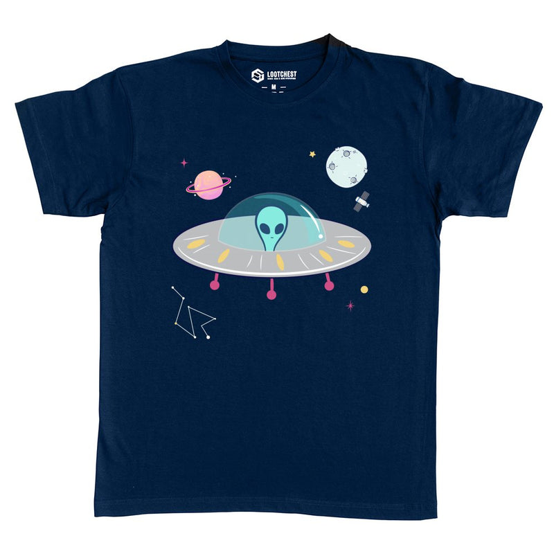 Alien ufo in space als T-Shirt