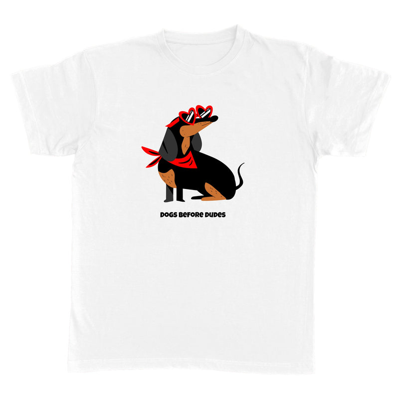 Dogs before Dudes als T-Shirt